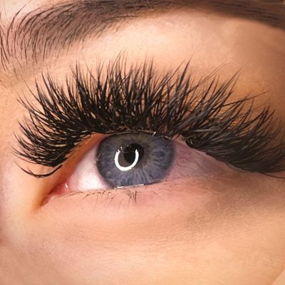 TrueCare-Behandling-YY-shaped-lash-extensions